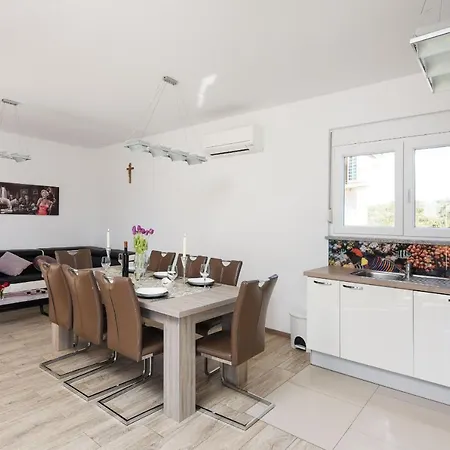 빌라 Basic Zadarvillas Debeljak