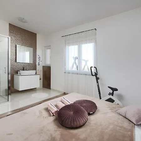 빌라 Basic Zadarvillas Debeljak